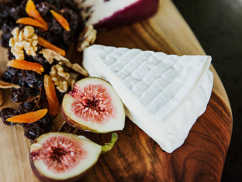 camembert-cheese-wedge-board