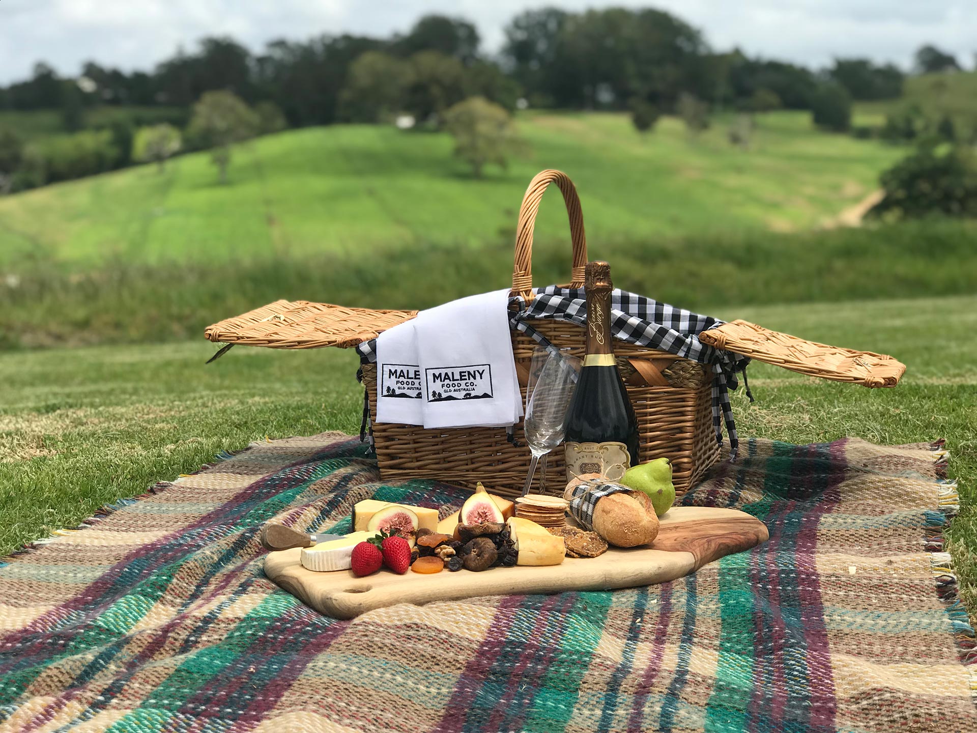 Maleny Food Co Picnic Platter Champagne Green Fields 01